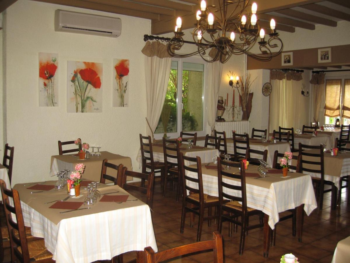 Les Deux Acacias Otel Villepinte  Dış mekan fotoğraf